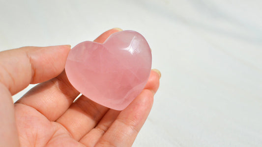 Unlock the Power of Healing with the Love Stone – The Benefits of Rose Quartz for Your Well-being